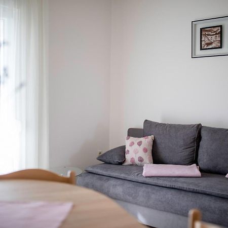 Apartments By The Sea Supetarska Draga - Donja, Rab - 11769 客房 照片