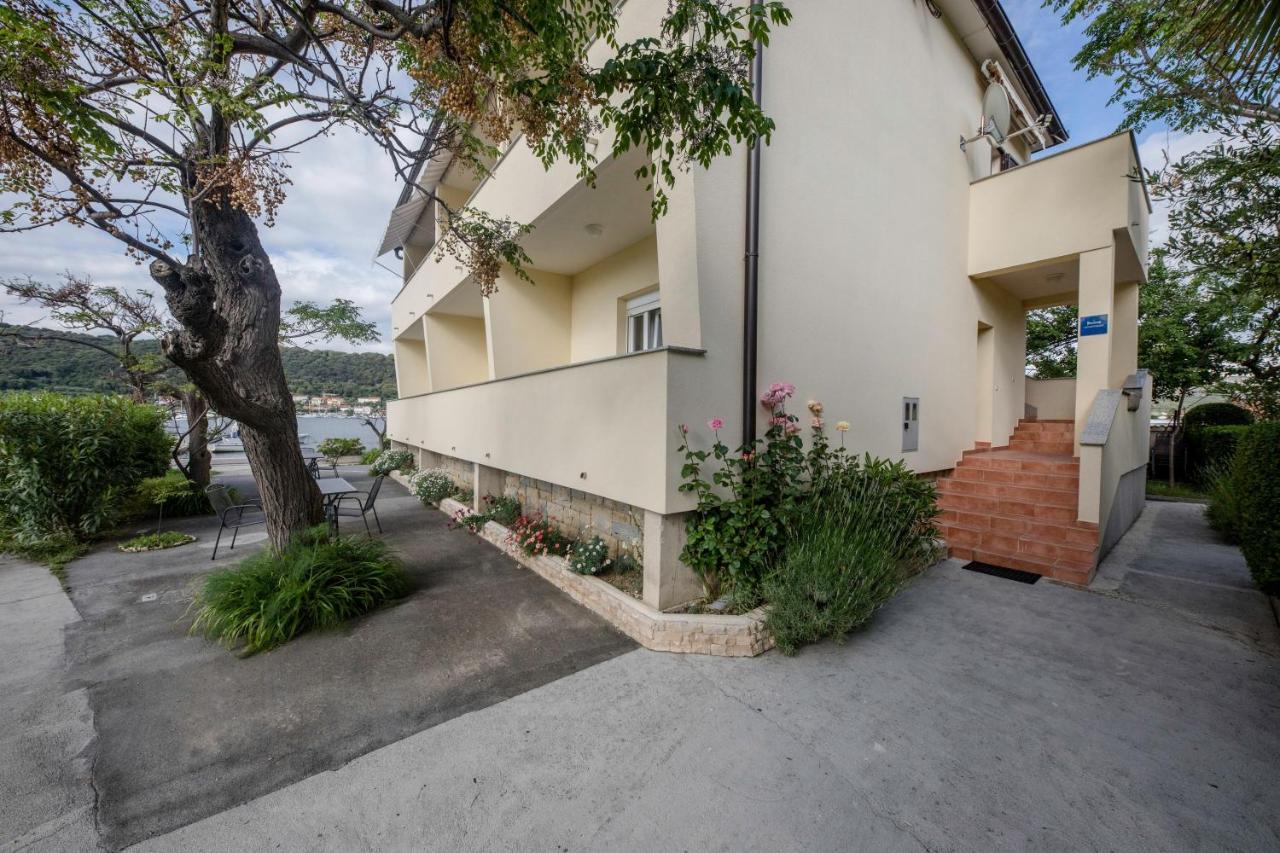Apartments By The Sea Supetarska Draga - Donja, Rab - 11769 外观 照片